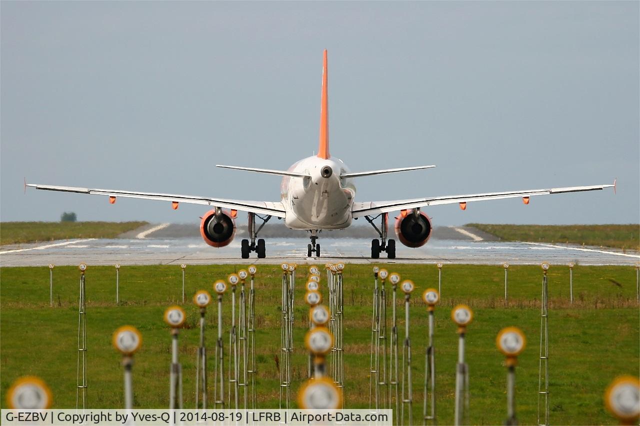 G-EZBV, 2007 Airbus A319-111 C/N 3122, Airbus A319-111, Ready to take off rwy 25L, Brest-Bretagne airport (LFRB-BES)