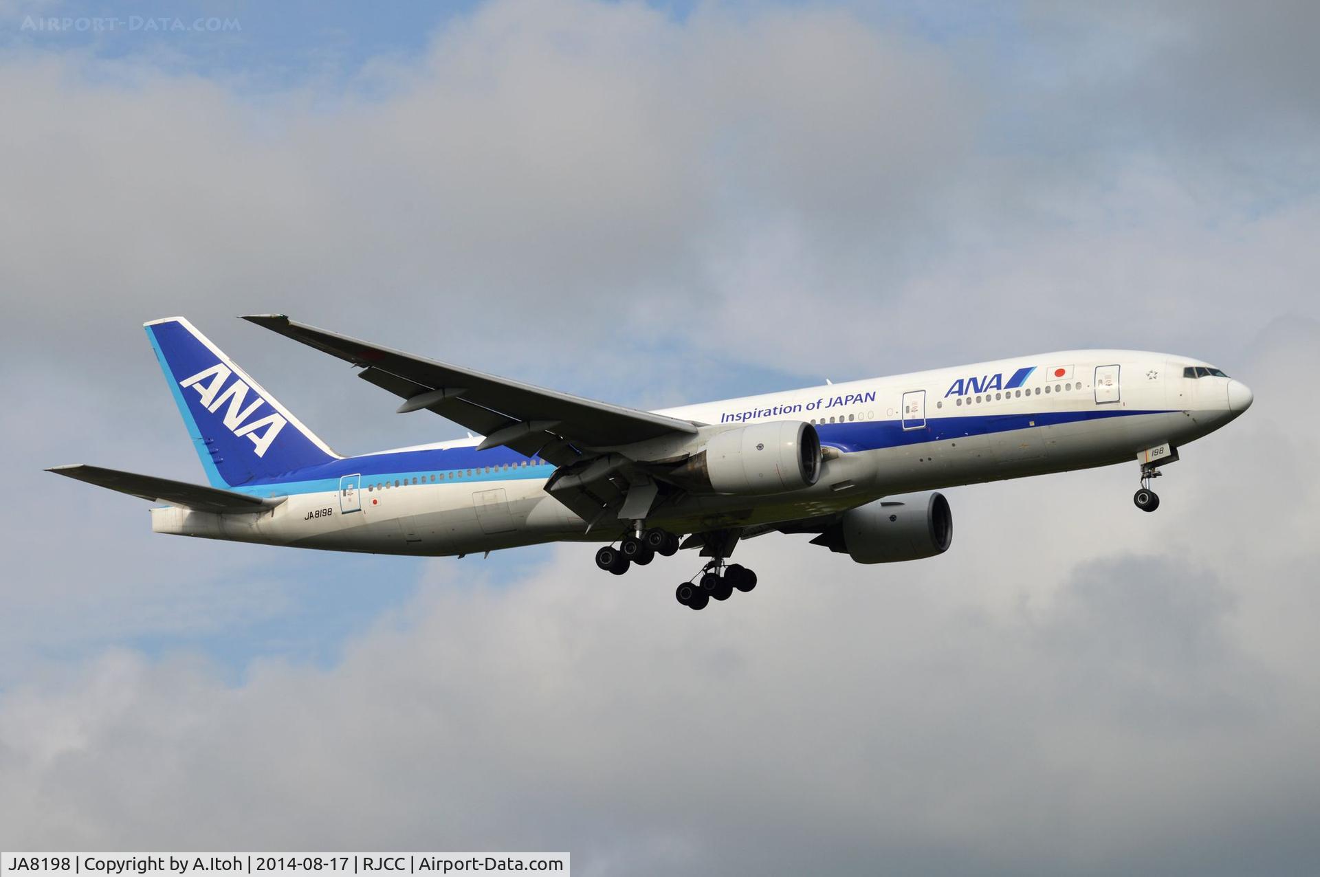 JA8198, 1995 Boeing 777-281 C/N 27028, Final Approach Rwy19L:  Lense AF-S DX Nikkor 55-300mm f/4.5-5.6G ED VR