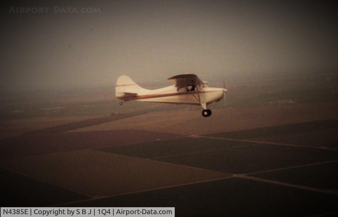 N4385E, 1948 Aeronca 11CC Super Chief C/N 11CC-201, 85E as it nears 1Q4.