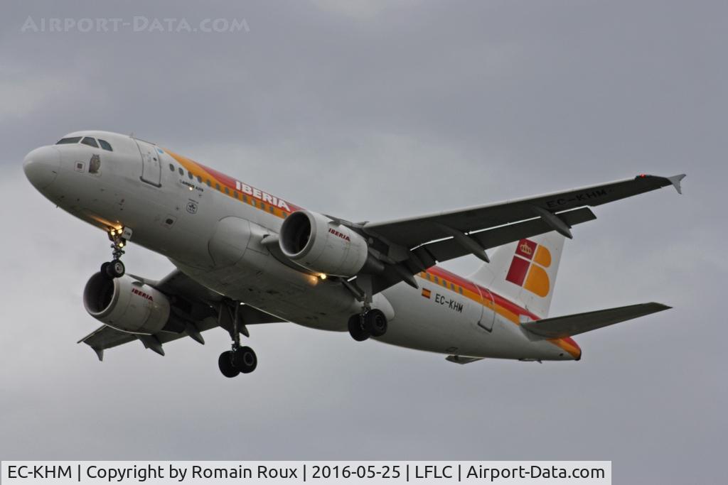 EC-KHM, 2007 Airbus A319-111 C/N 3209, Landing from Madrid