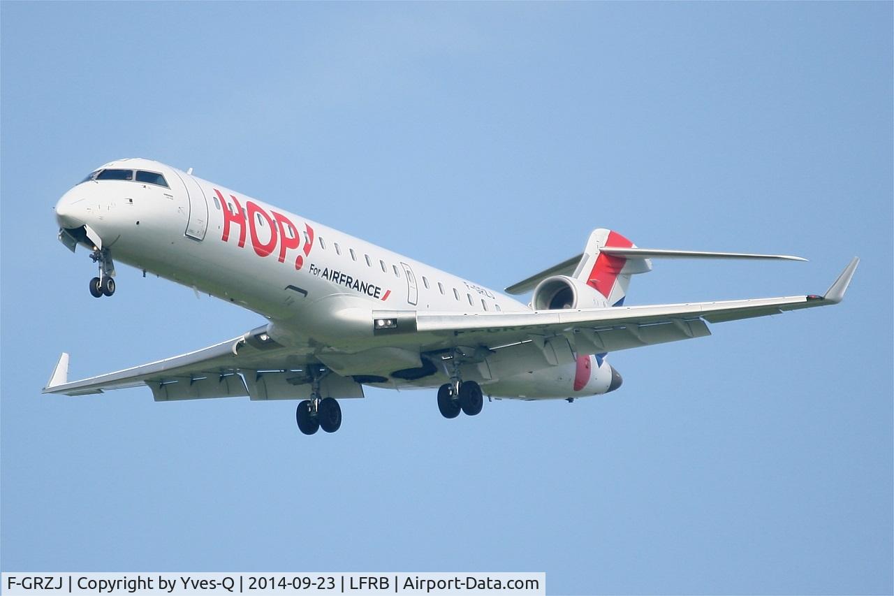 F-GRZJ, Canadair CRJ-702 (CL-600-2C10) Regional Jet C/N 10096, Canadair Regional Jet CRJ-702, Short approach rwy 25L, Brest-Bretagne airport (LFRB-BES)