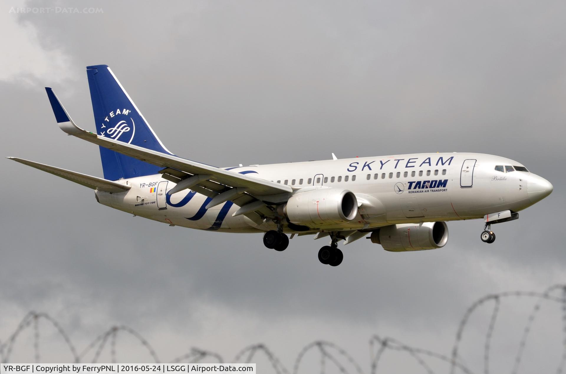 YR-BGF, 2001 Boeing 737-78J C/N 28440, Tarom B737 in Skyteam c/s