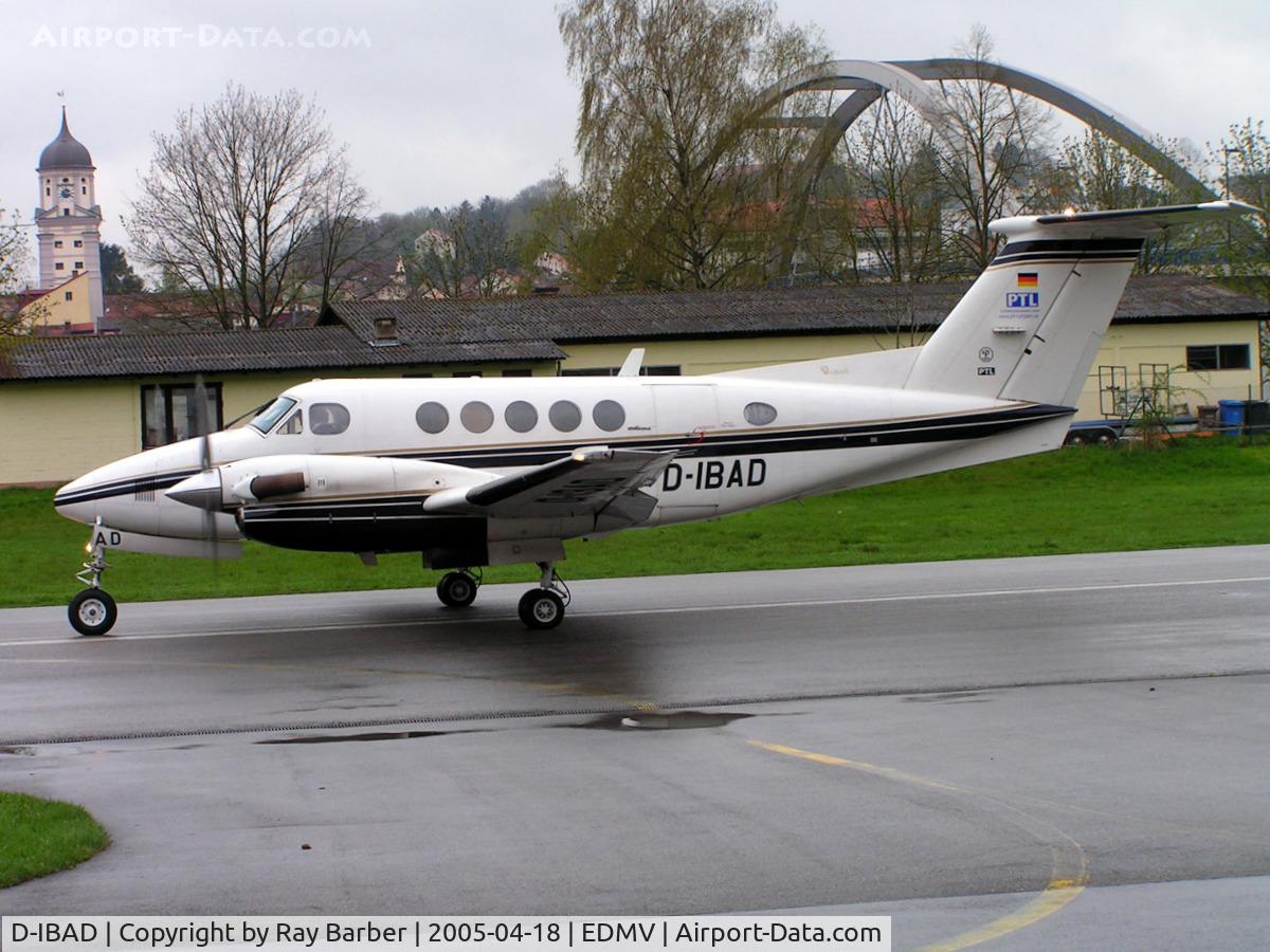 D-IBAD, 1985 Beech B200 Super King Air King Air C/N BB-1229, Beech B200 Super King Air [BB-1229] Vilshofen~D 18/04/2005