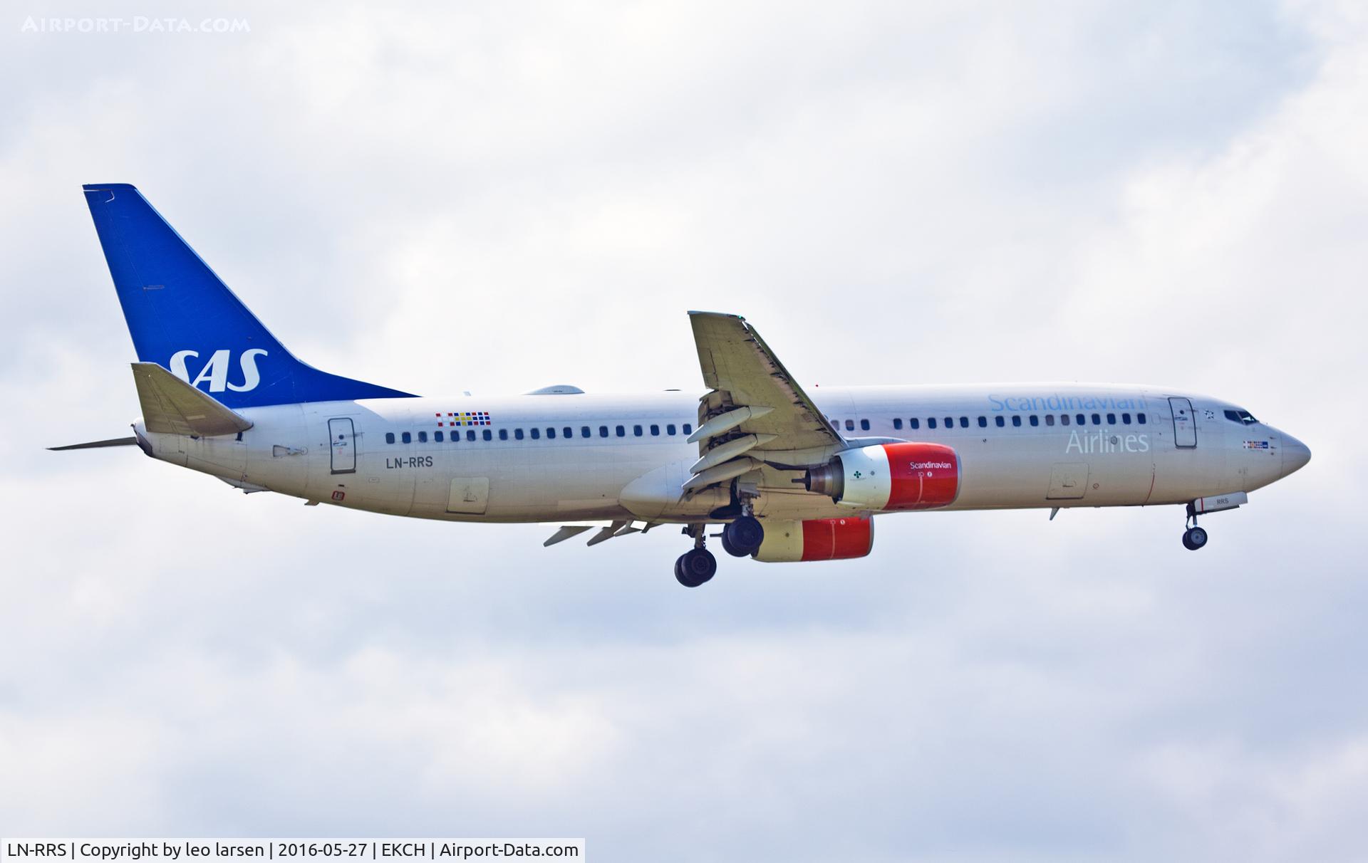 LN-RRS, 2001 Boeing 737-883 C/N 28325, Copenhagen 27.5.16 landing R-04L