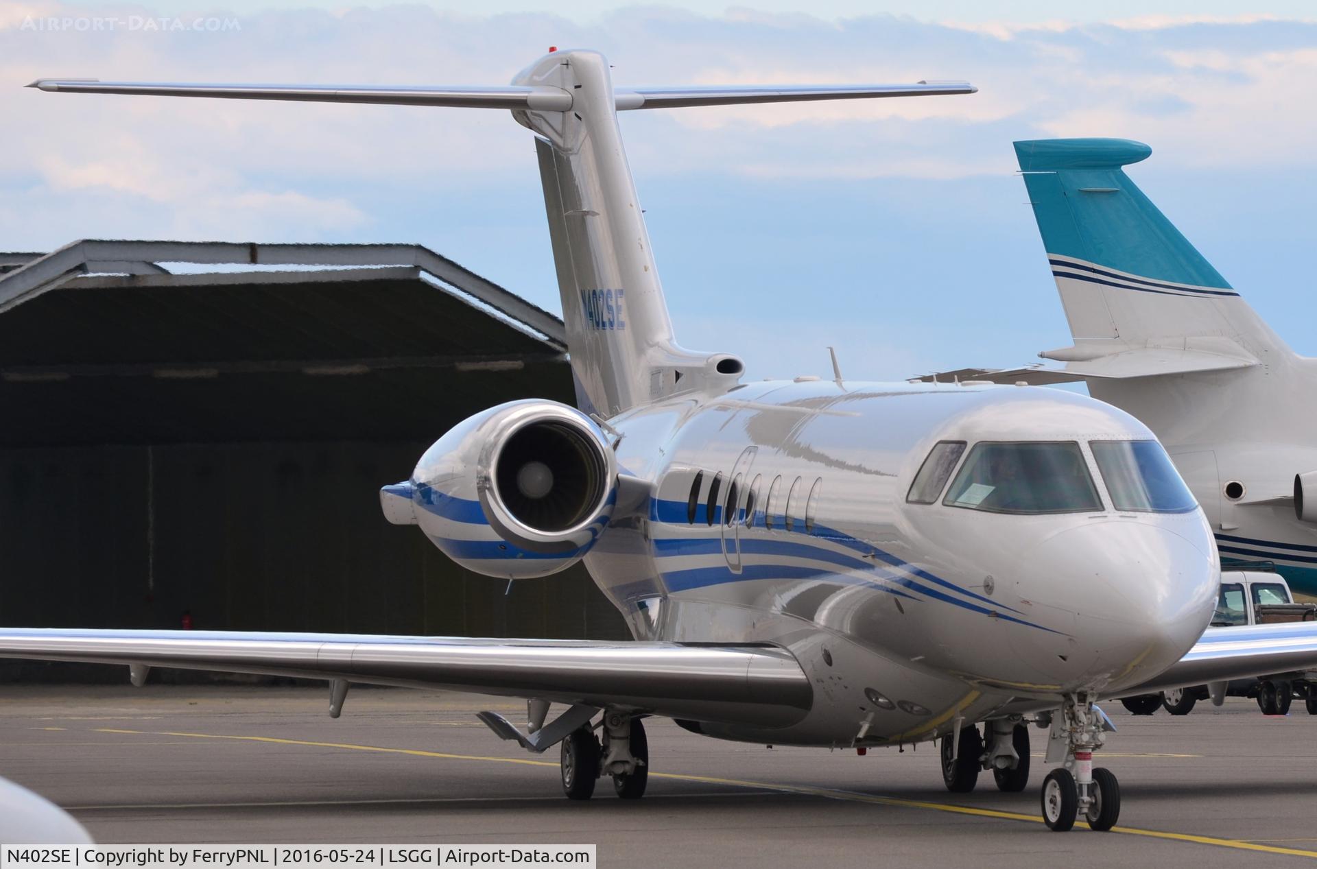 N402SE, 2010 Hawker Beechcraft 4000 C/N RC-47, Hawker 4000 taxiing in