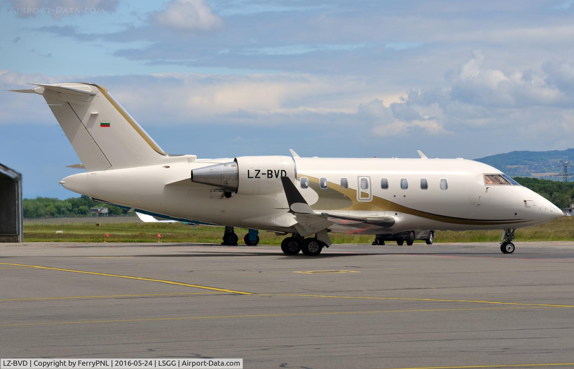 LZ-BVD, 2008 Bombardier Challenger 605 (CL-600-2B16) C/N 5768, Bulgarian CL605 arrives at its stand.