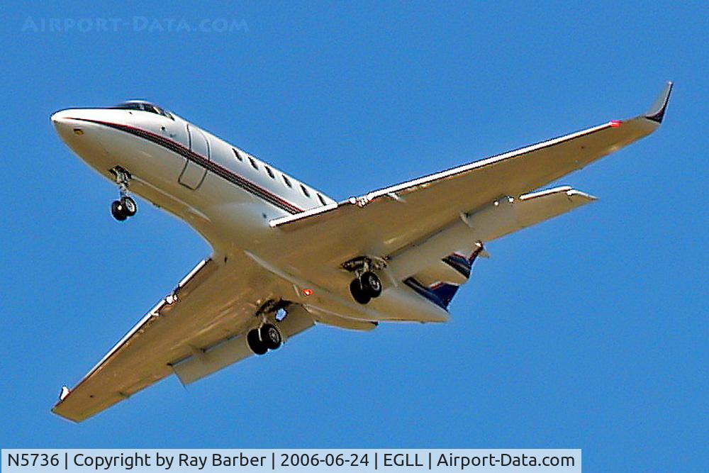 N5736, 2000 Raytheon Hawker 800XP C/N 258471, Hawker-Siddeley 125/800XP2 [258471] Home~G 24/06/2006. On approach 27R.