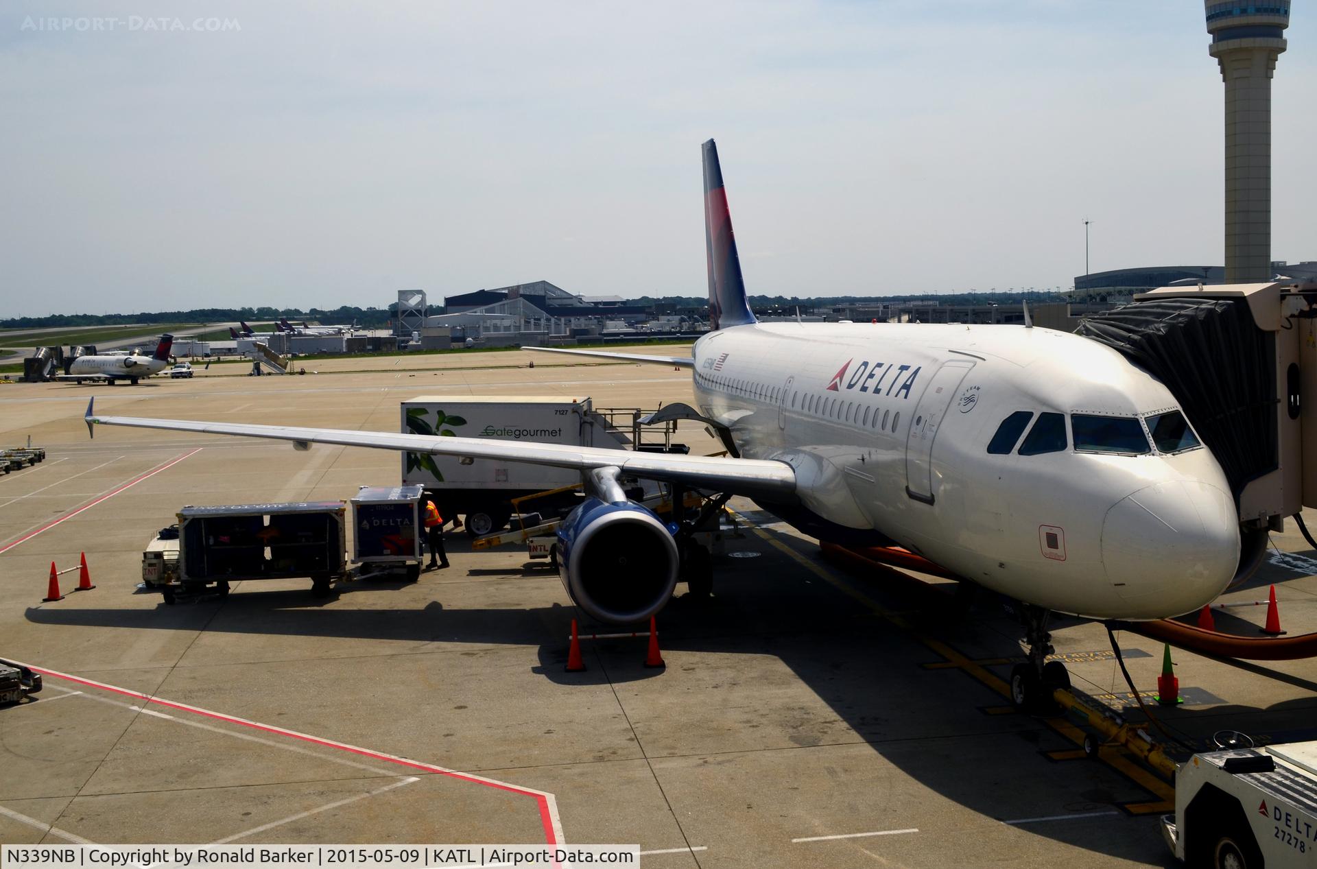 N339NB, 2002 Airbus A319-114 C/N 1709, At the gate Atlanta