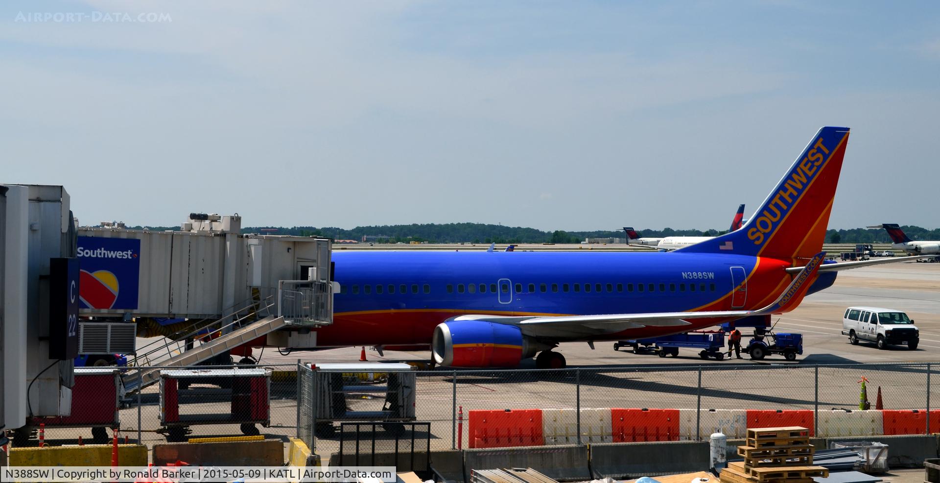 N388SW, 1994 Boeing 737-3H4 C/N 26591, At the gate Atlanta