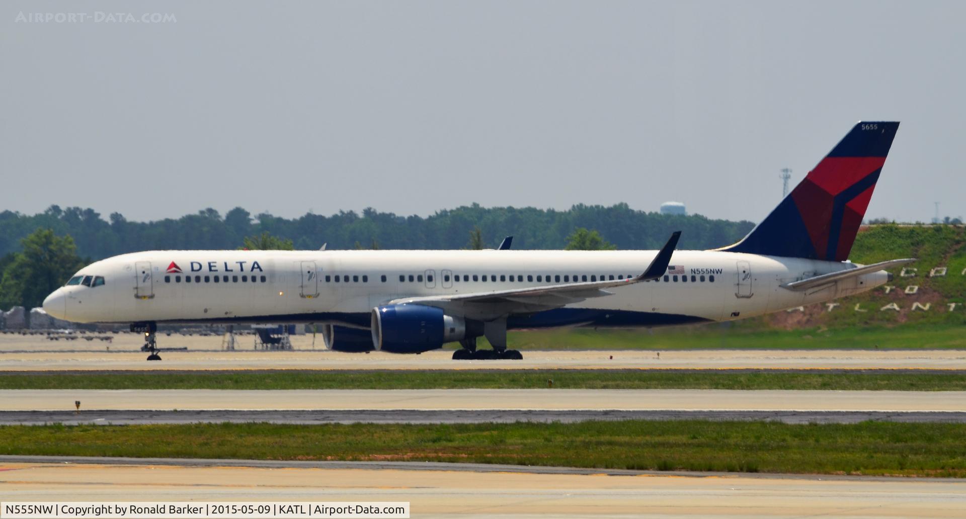 N555NW, 2002 Boeing 757-251 C/N 33391, Taxi Atlanta