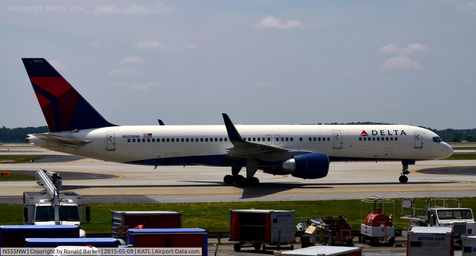 N555NW, 2002 Boeing 757-251 C/N 33391, Taxi Atlanta