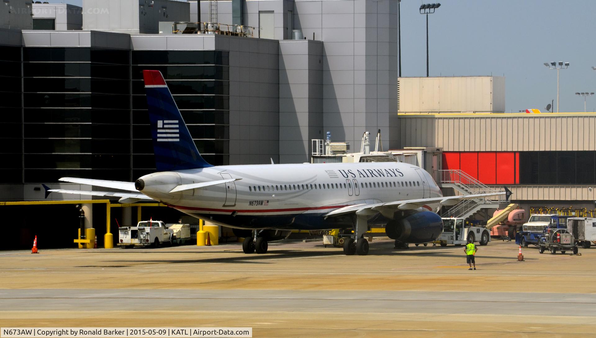 N673AW, 2004 Airbus A320-232 C/N 2312, At the gate Atlanta