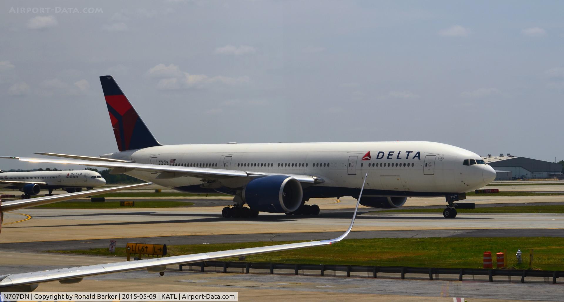 N707DN, 2009 Boeing 777-232/LR C/N 39091, Taxi Atlanta