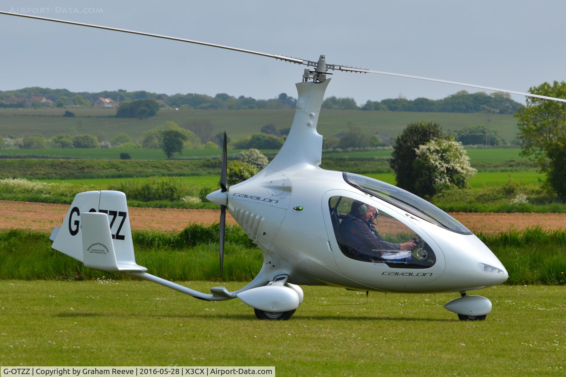 G-OTZZ, 2016 Rotorsport Uk Cavalon C/N RSUK/CVLN/021, Just landed at Northrepps.