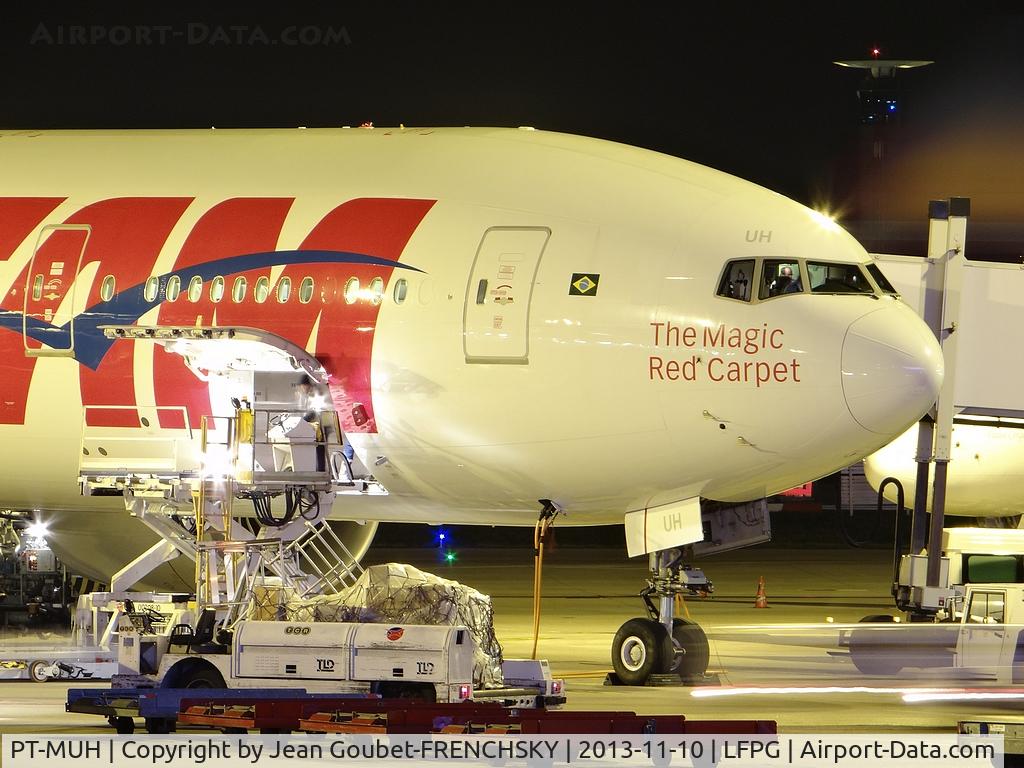 PT-MUH, 2012 Boeing 777-32W/ER C/N 38889, TAM at CDG T1