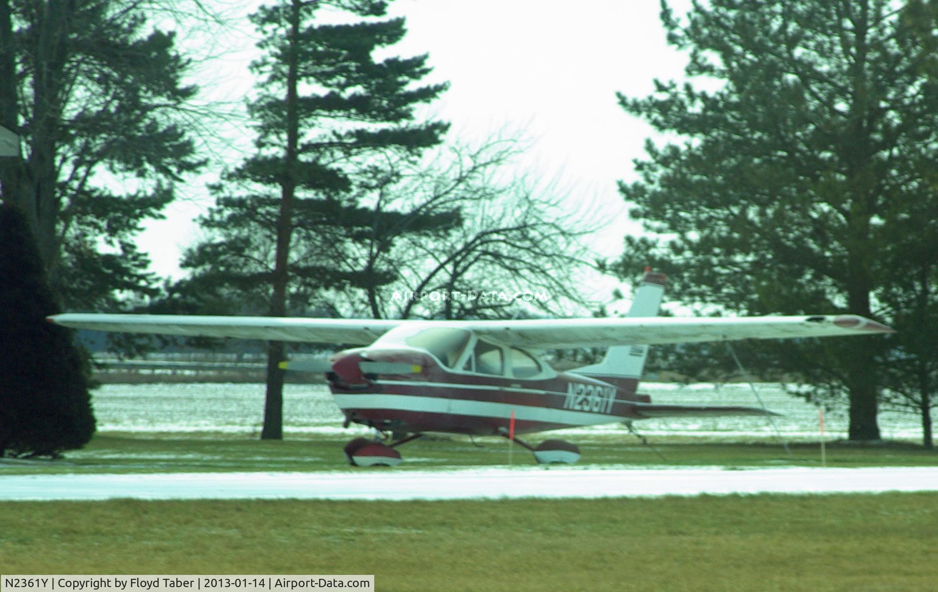 N2361Y, 1967 Cessna 177 Cardinal C/N 17700161, Sitting derelict at the end of the runway at a private field in Illinois