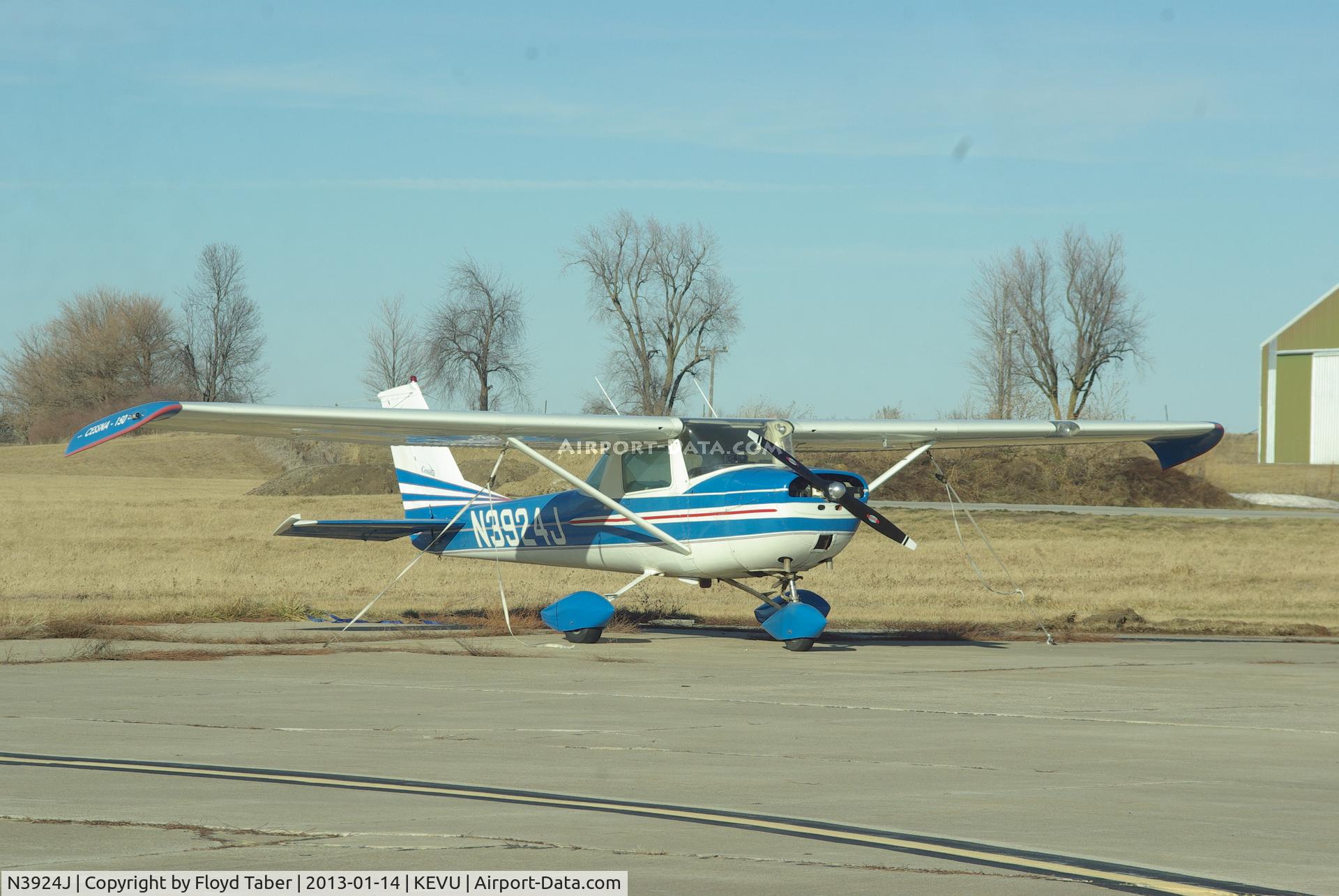 N3924J, 1966 Cessna 150G C/N 15065224, Sitting on the ramp in Maryville MO
