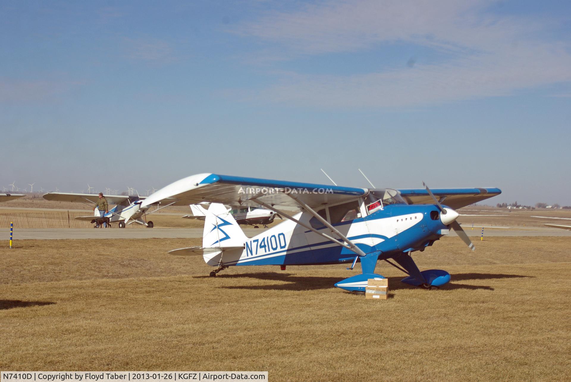 N7410D, 1957 Piper PA-22-150 C/N 22-5171, Greenfield fly in