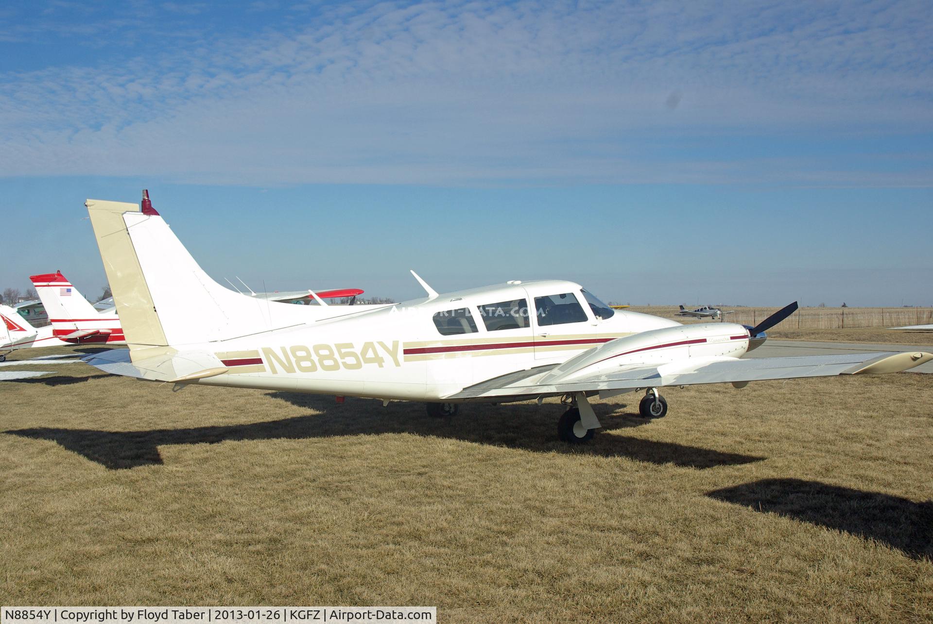 N8854Y, 1970 Piper PA-39-160 Twin Comanche C/R C/N 39-9, Greenfield Chili Fly In