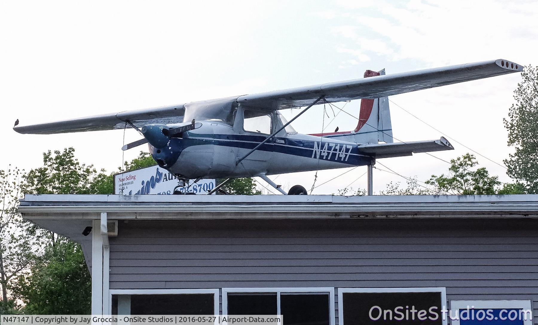 N47147, 1979 Cessna 152 C/N 15283179, Now located on the roof of Plains Automotive,  293 West St, Milford, Massachusetts 01757