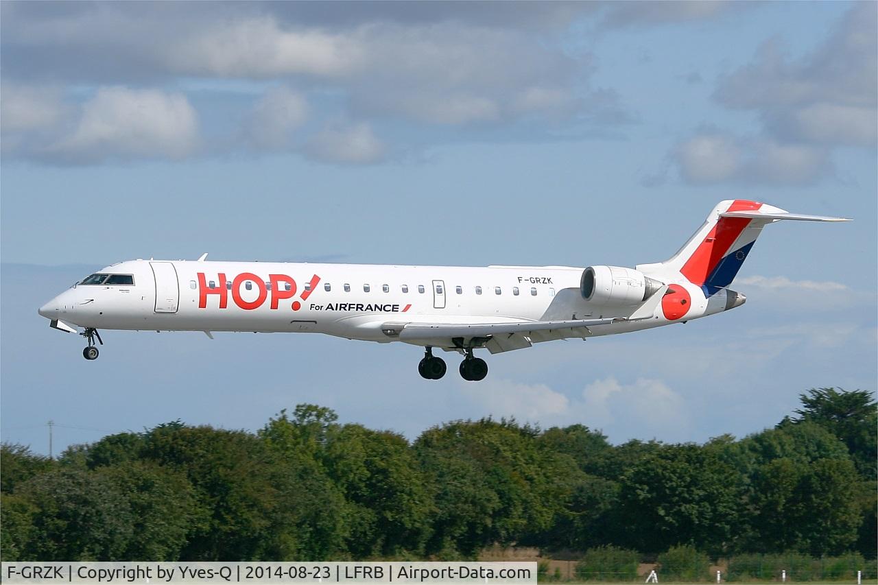 F-GRZK, 2005 Canadair CRJ-702 (CL-600-2C10) Regional Jet C/N 10198, Canadair Regional Jet CRJ-702, On final rwy 25L, Brest-Bretagne Airport (LFRB-BES)