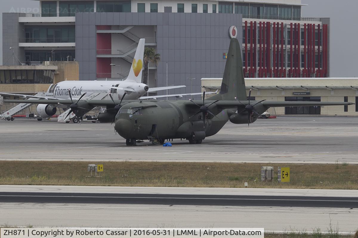 ZH871, 1997 Lockheed Martin C-130J-30 Hercules C.4 C/N 382-5446, Park 9