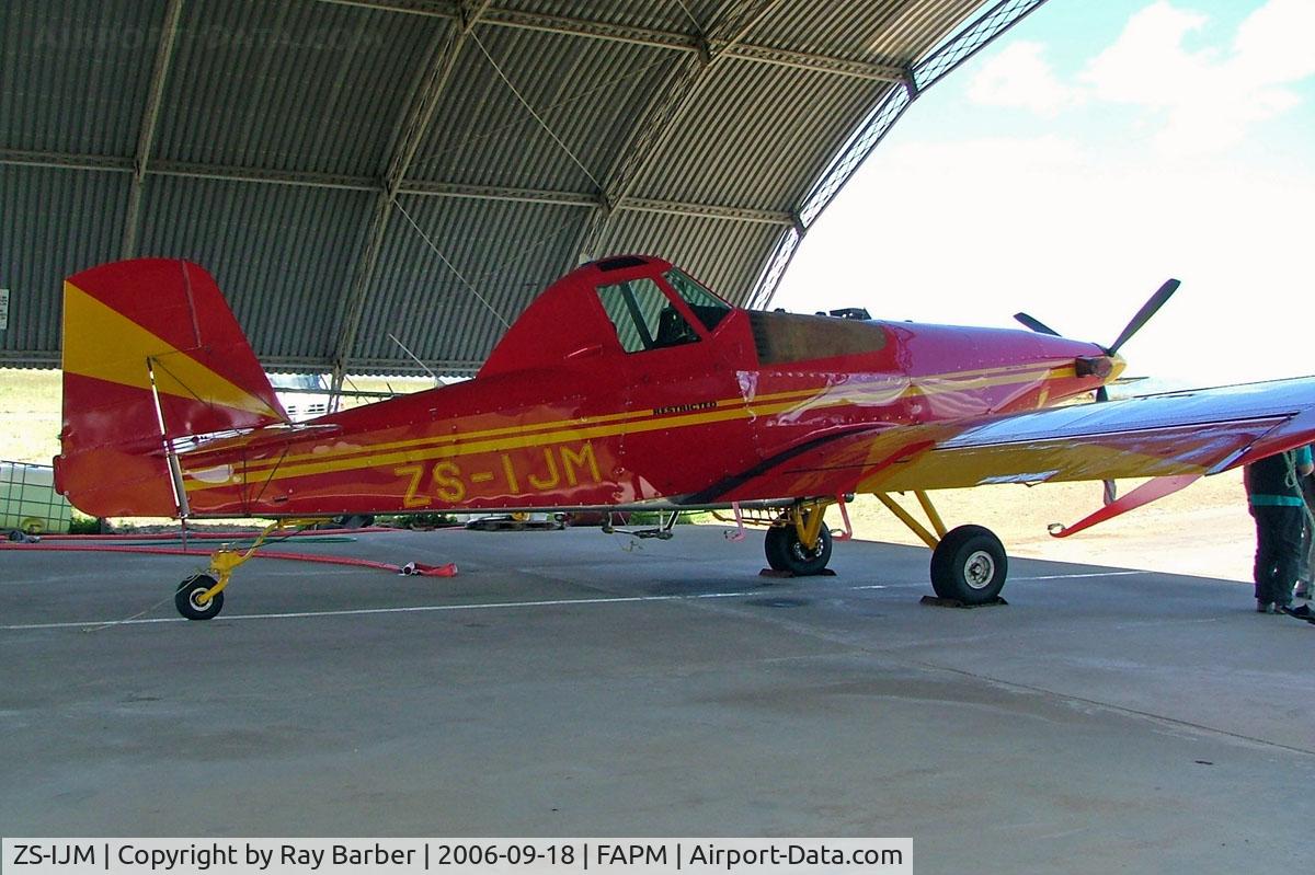 ZS-IJM, Rockwell International S-2R-600  Turbo Thrush Commander Thrush Commander C/N 1547R, Rockwell S-2R-600 Thrush Commander [1547R] Pietermaritzburg~ZS 18/09/2006