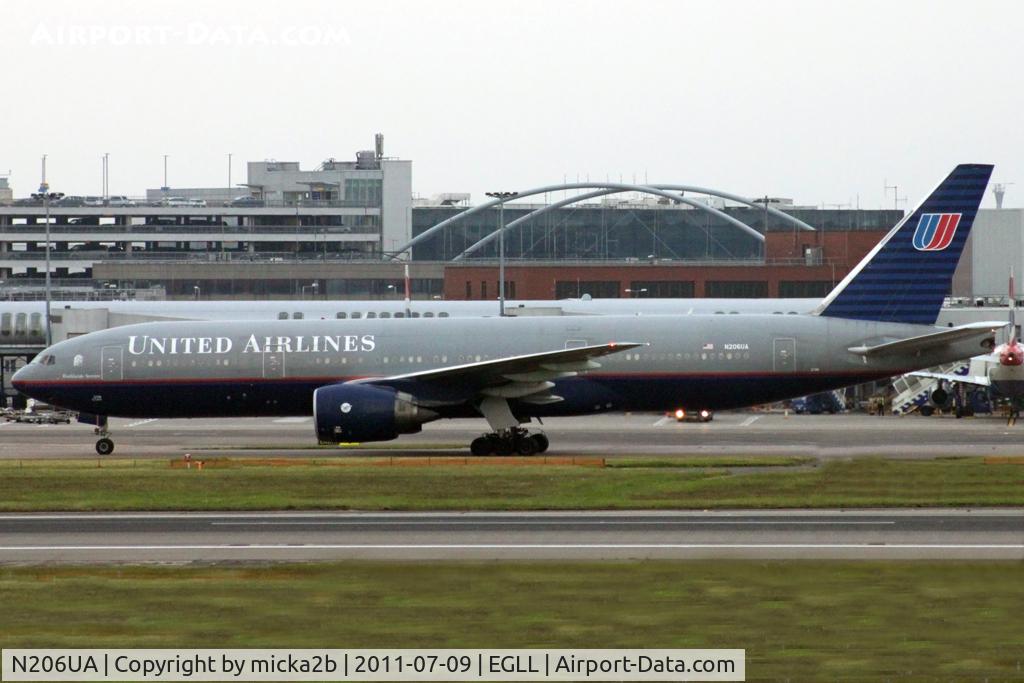 N206UA, 1999 Boeing 777-222/ER C/N 30212, Taxiing