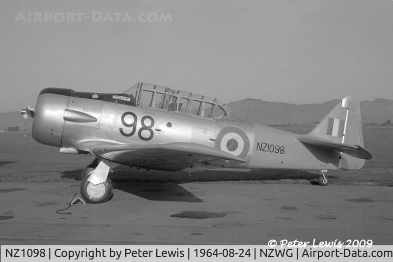 NZ1098, North American AT-6D Harvard II C/N 88-17010, Central Flying School