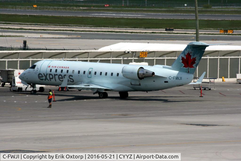 C-FWJI, 1995 Canadair CRJ-100ER (CL-600-2B19) C/N 7096, C-FWJI in YYZ