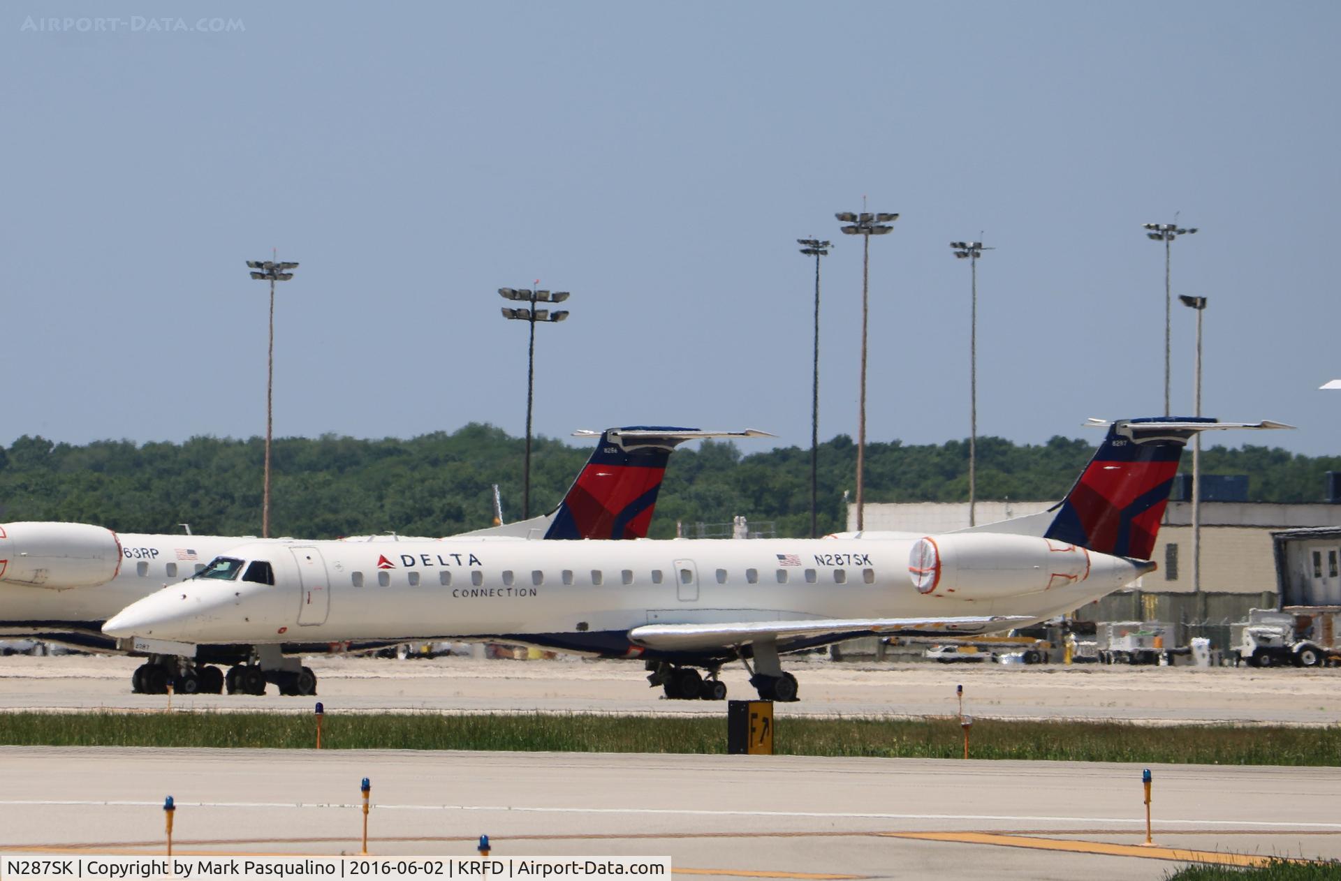 N287SK, 2001 Embraer ERJ-145LR (EMB-145LR) C/N 145460, EMB-145LR