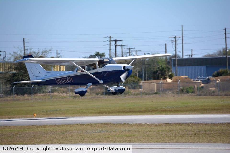 N6964H, 1975 Cessna 172M C/N 17265668, N6964H making a landing at KPCM at the Planes, Trains and Automobiles 2016 event.