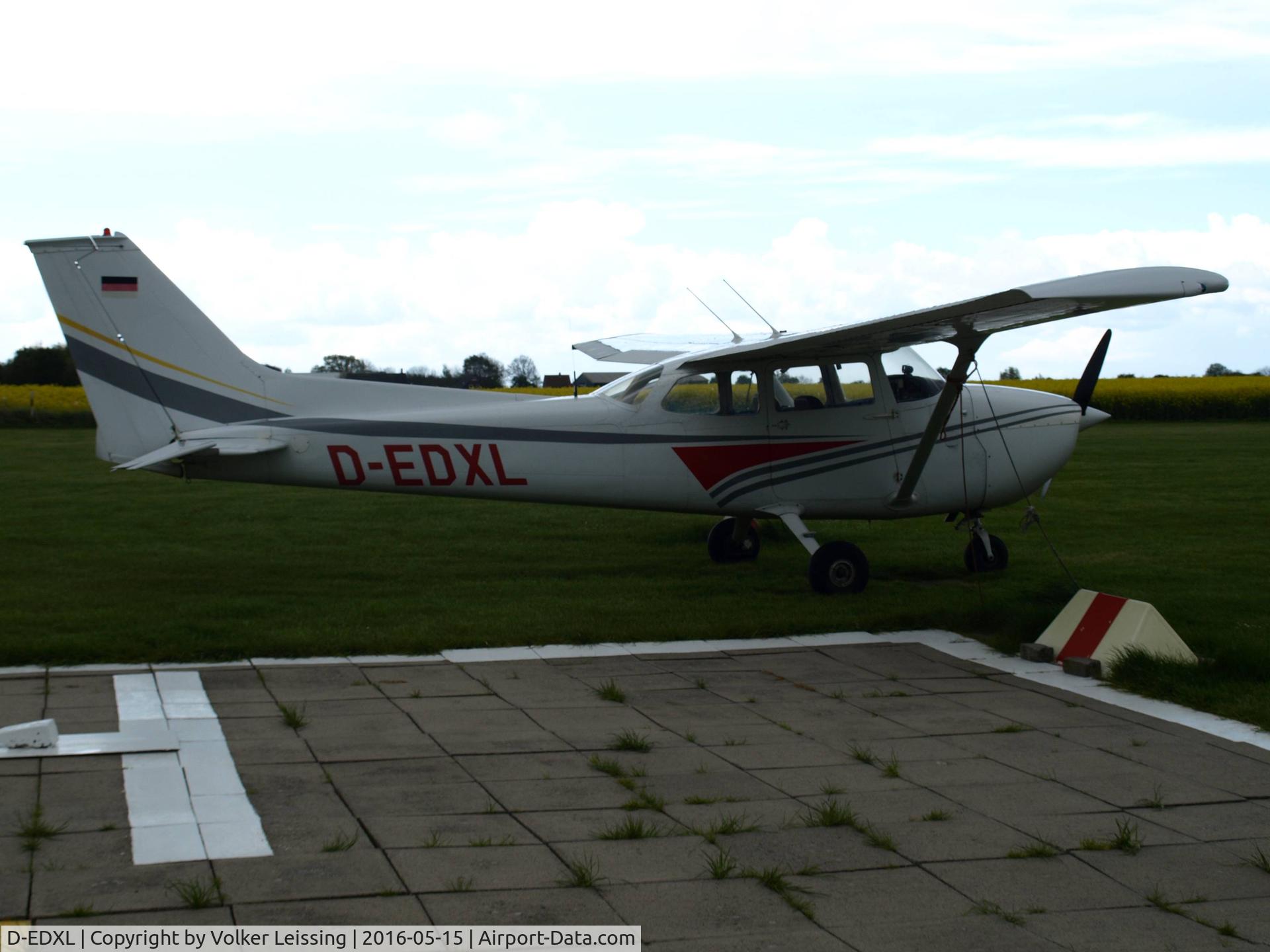 D-EDXL, 1974 Reims F172M Skyhawk Skyhawk C/N 1098, parking at Neujellingsdorf (Germany)