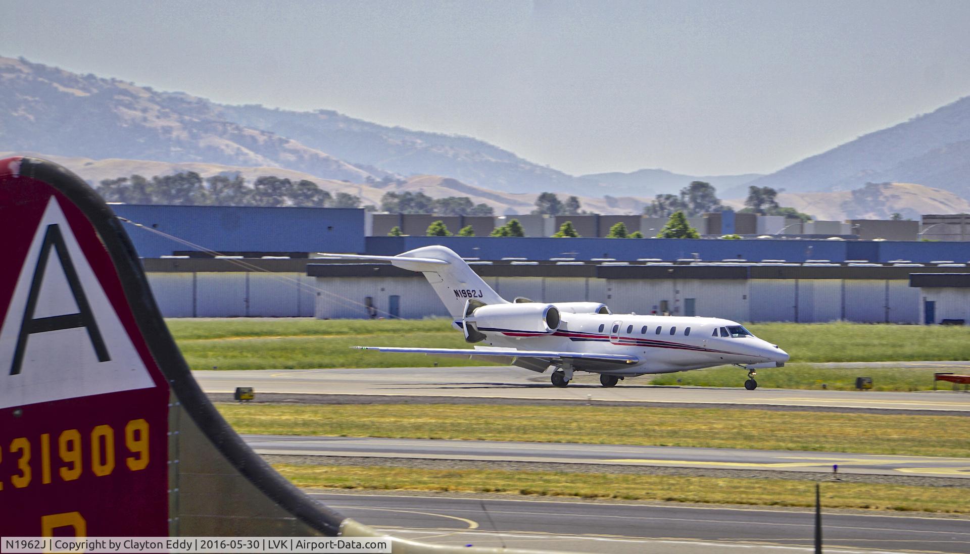 N1962J, 2005 Cessna 750 Citation X C/N 750-0240, 750 landing at Livermore Airport in California. 2016.