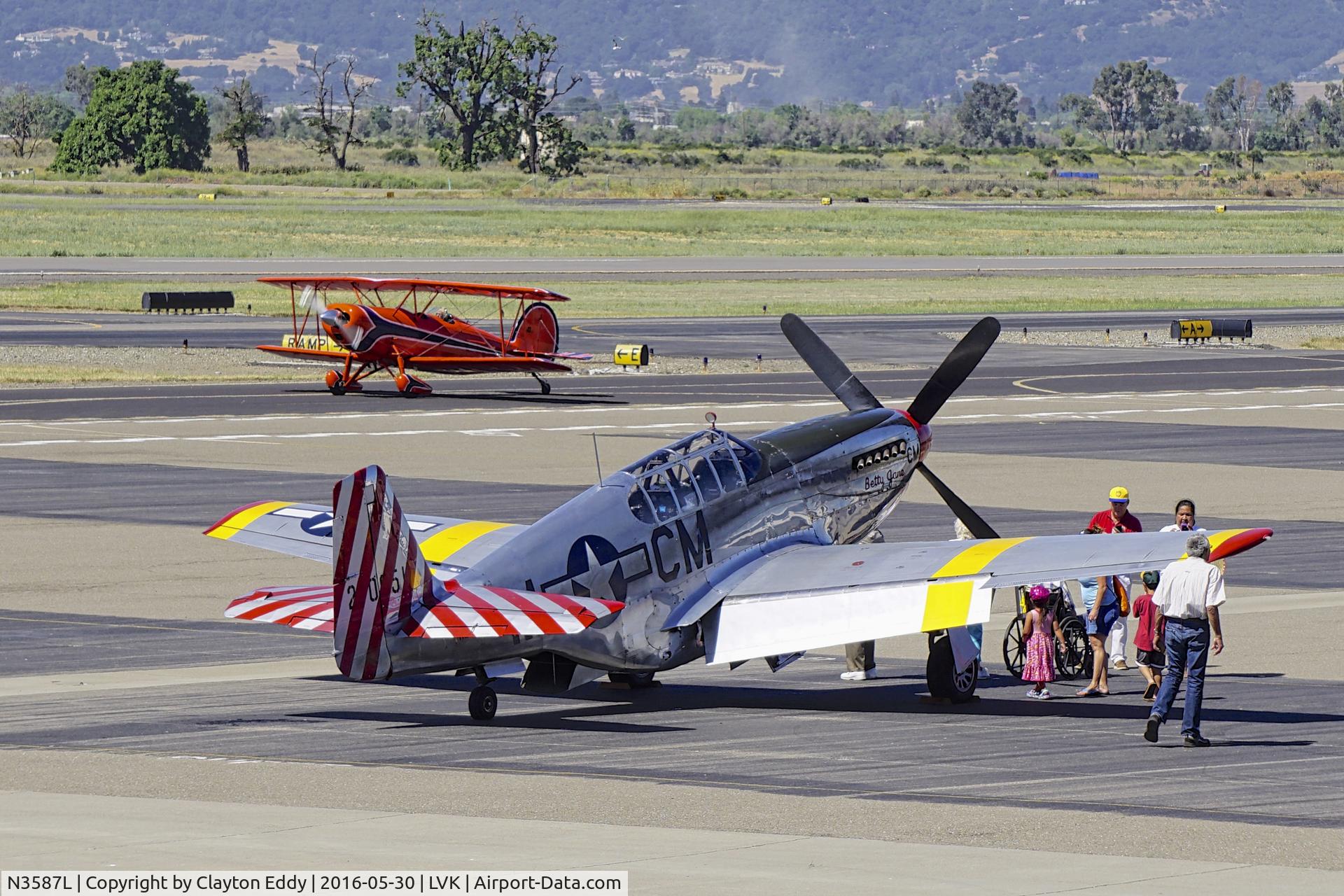 N3587L, 1978 Great Lakes 2T-1A-2 Sport Trainer C/N 0809, Great Lakes N3587L taxiing at Livermore Airport in California. 2016.