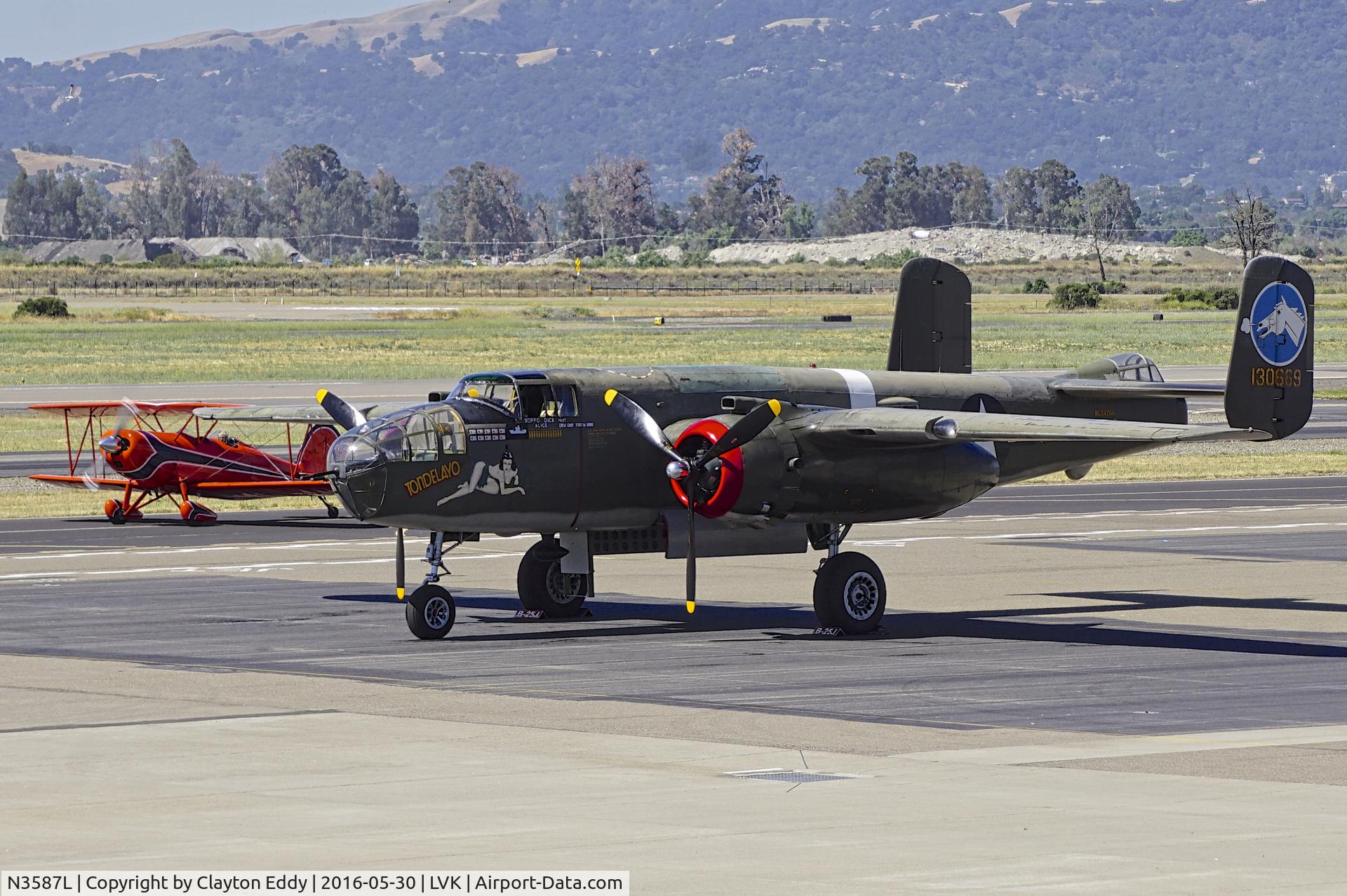 N3587L, 1978 Great Lakes 2T-1A-2 Sport Trainer C/N 0809, 1978 Great Lakes 2T-1A-2 N3587L and B-25 N3476G at Livermore Airport in California. 2016.