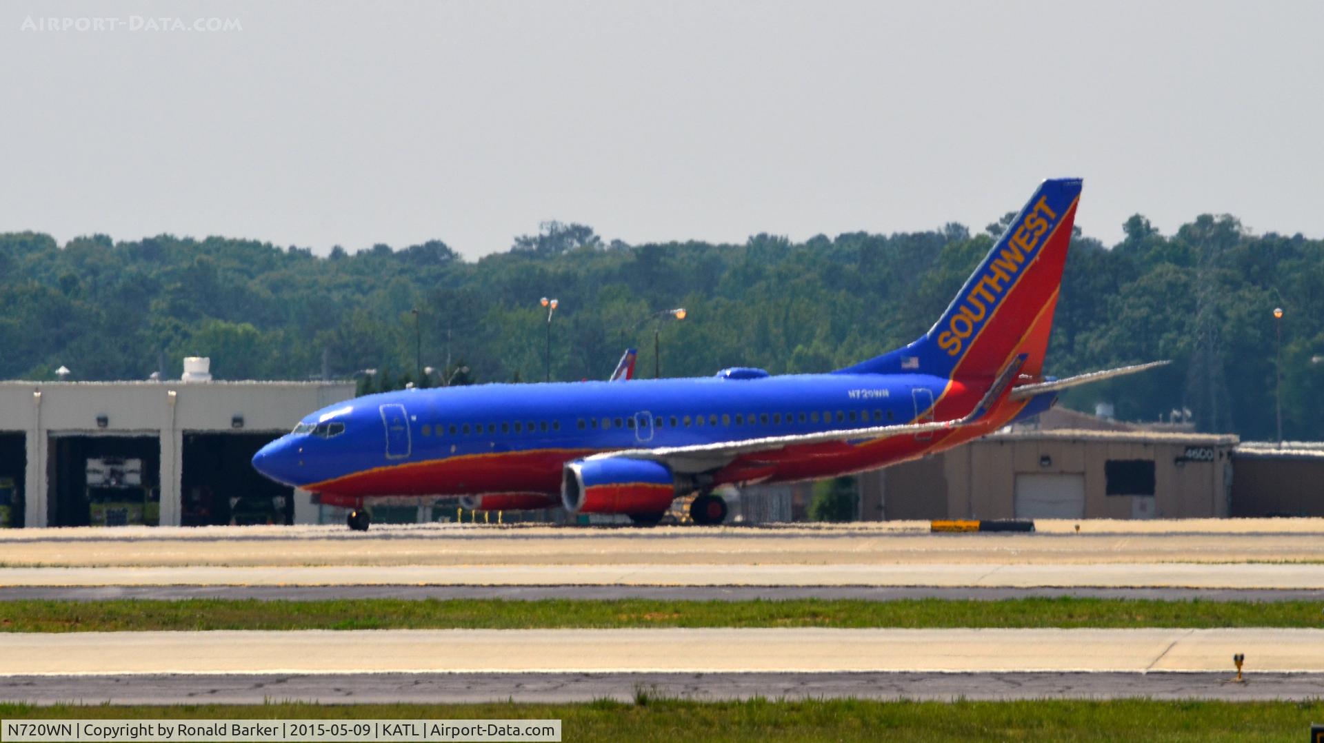 N720WN, 1998 Boeing 737-7H4 C/N 27854, Taxi Atlanta