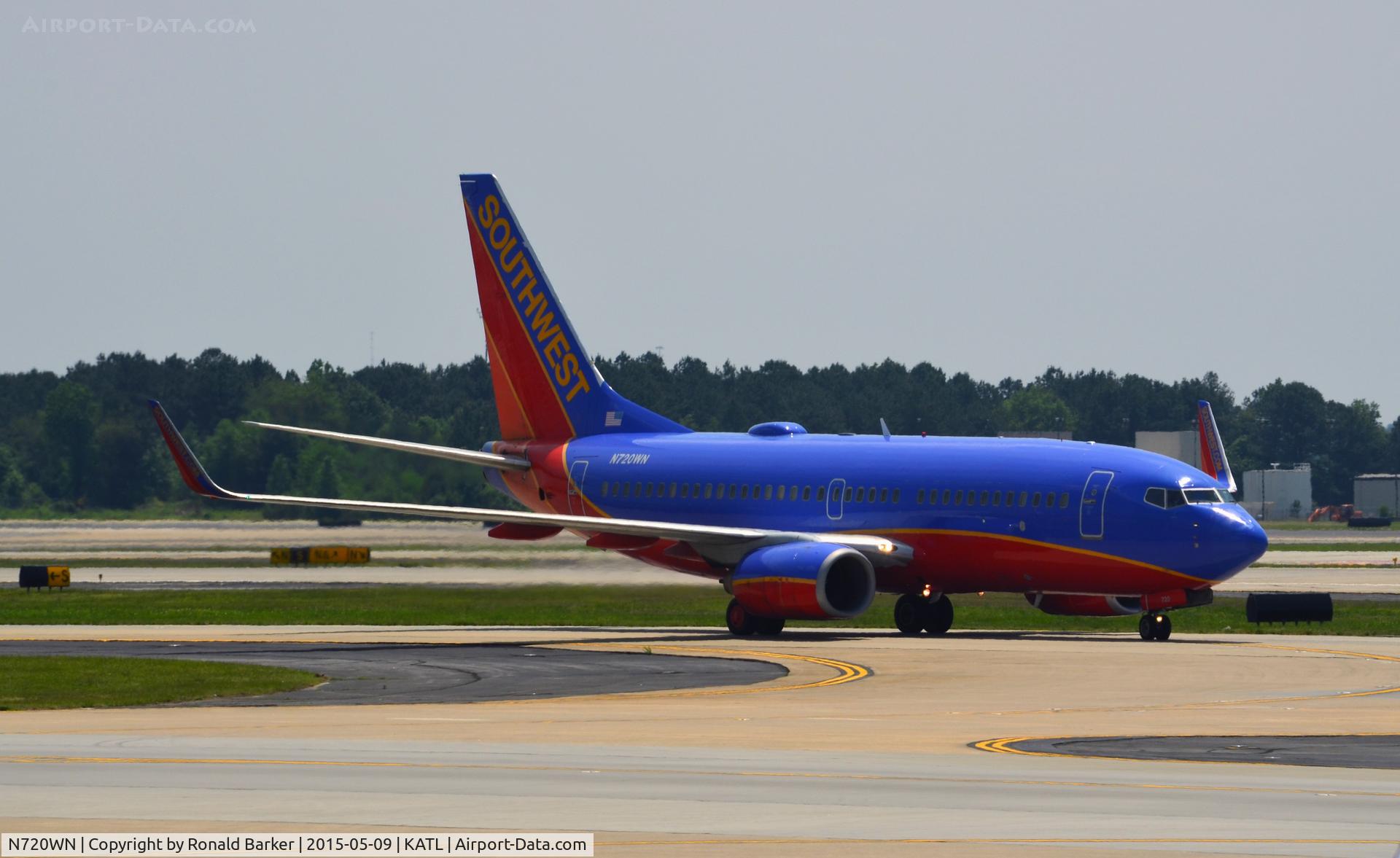N720WN, 1998 Boeing 737-7H4 C/N 27854, Taxi Atlanta