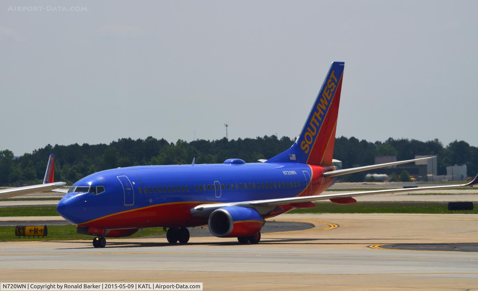 N720WN, 1998 Boeing 737-7H4 C/N 27854, Taxi Atlanta