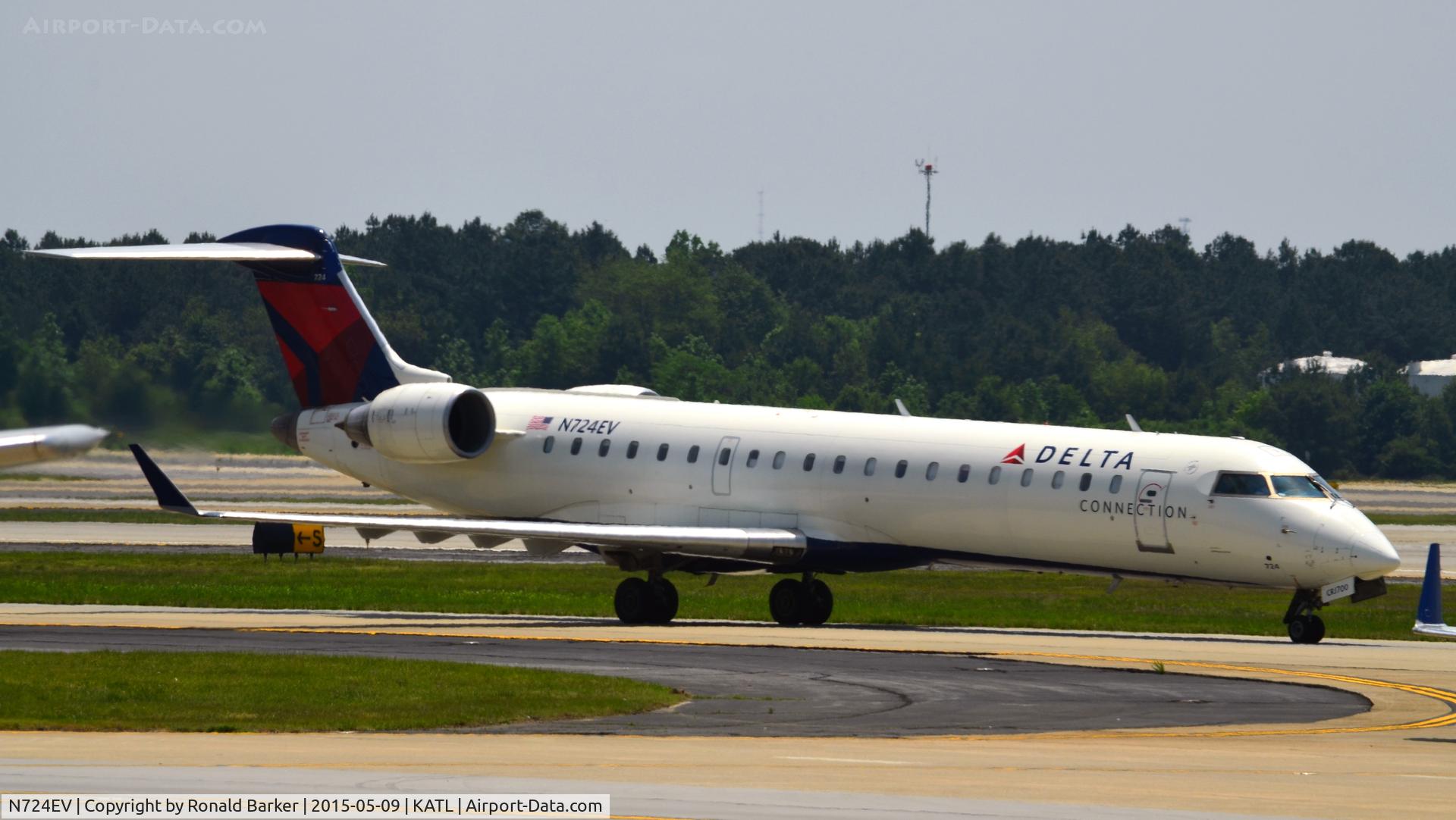 N724EV, 2004 Bombardier CRJ-701 (CL-600-2C10) Regional Jet C/N 10138, Taxi Atlanta