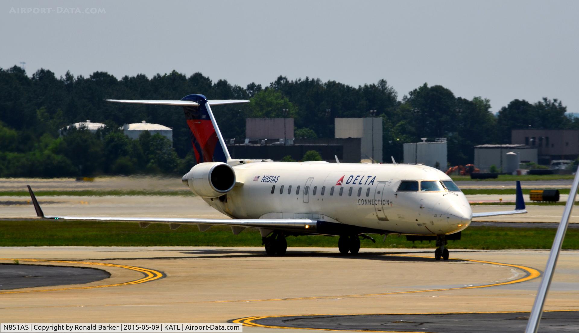 N851AS, 1999 Bombardier CRJ-200ER (CL-600-2B19) C/N 7360, Taxi Atlanta