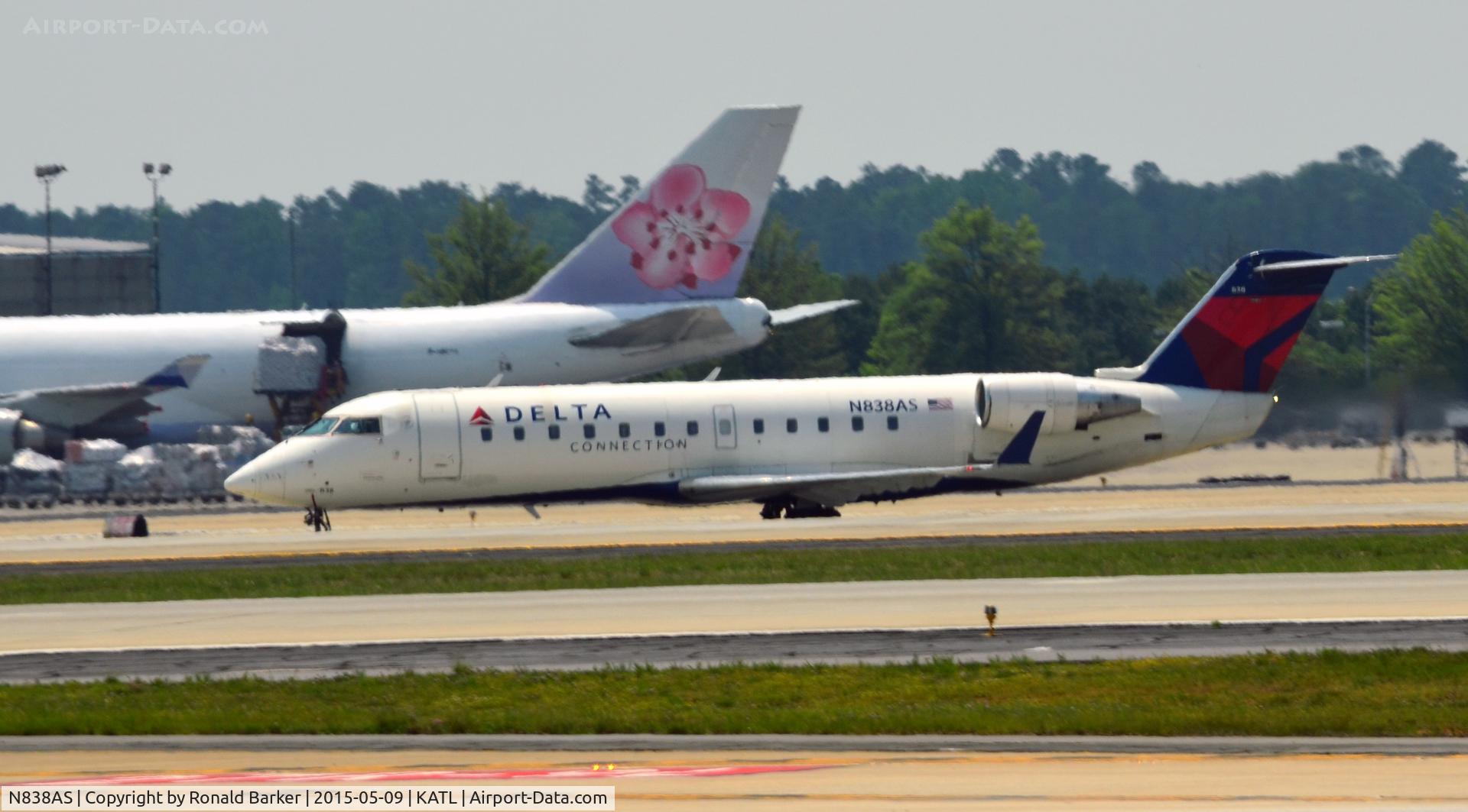 N838AS, 1998 Bombardier CRJ-200ER (CL-600-2B19) C/N 7276, Taxi Atlanta