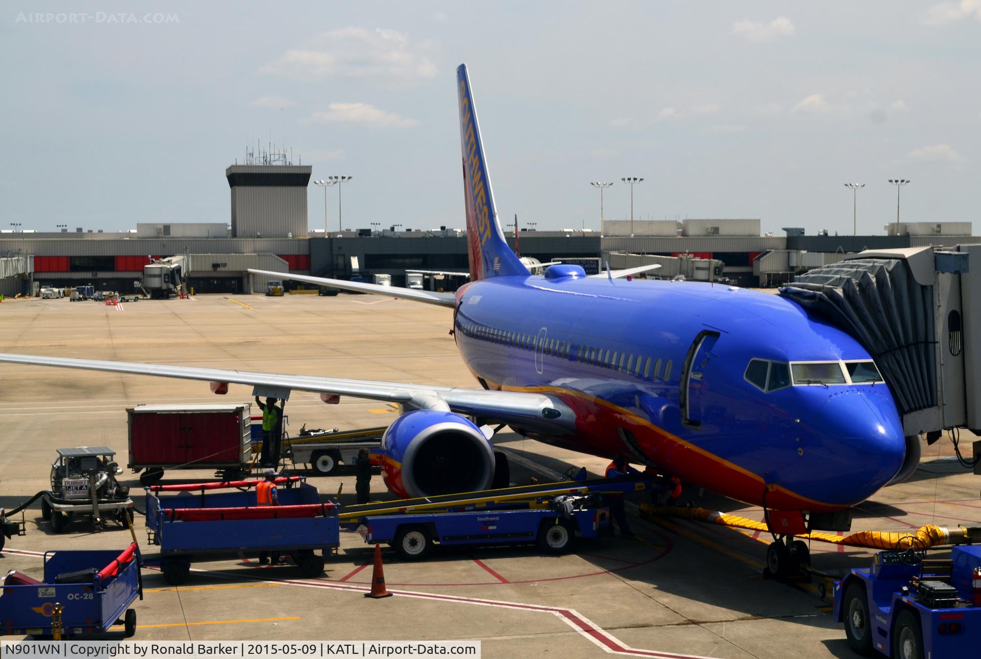 N901WN, 2007 Boeing 737-7H4 C/N 32545, At the gate Atlanta