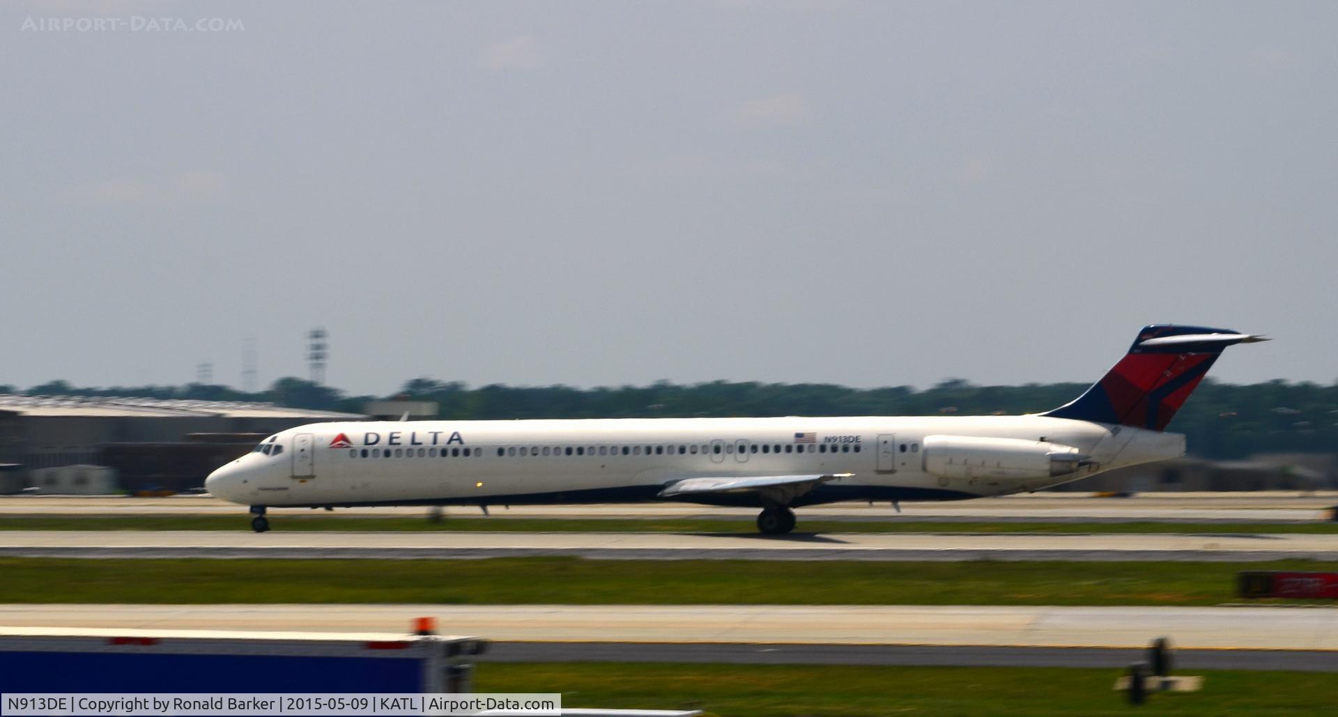 N913DE, 1993 McDonnell Douglas MD-88 C/N 49956, Taxi Atlanta