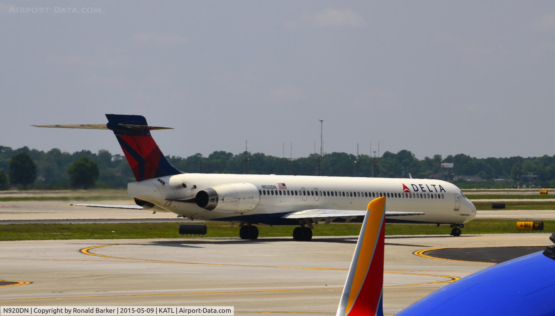 N920DN, 1997 McDonnell Douglas MD-90-30 C/N 53582, Taxi Atlanta
