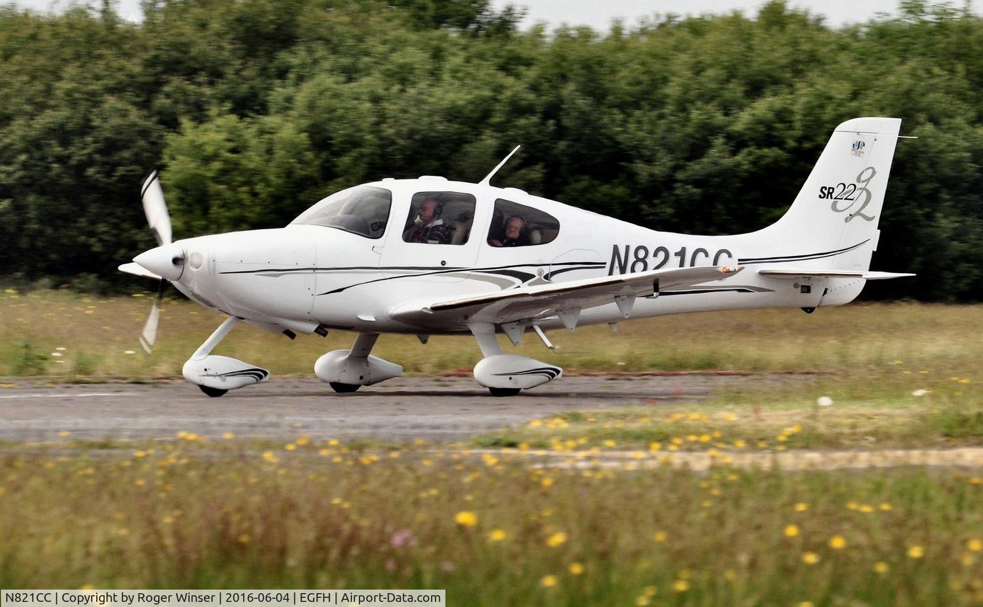 N821CC, 2005 Cirrus SR22 G2 C/N 1427, Visiting SR22 Generation 2 aircraft arriving Runway 22.