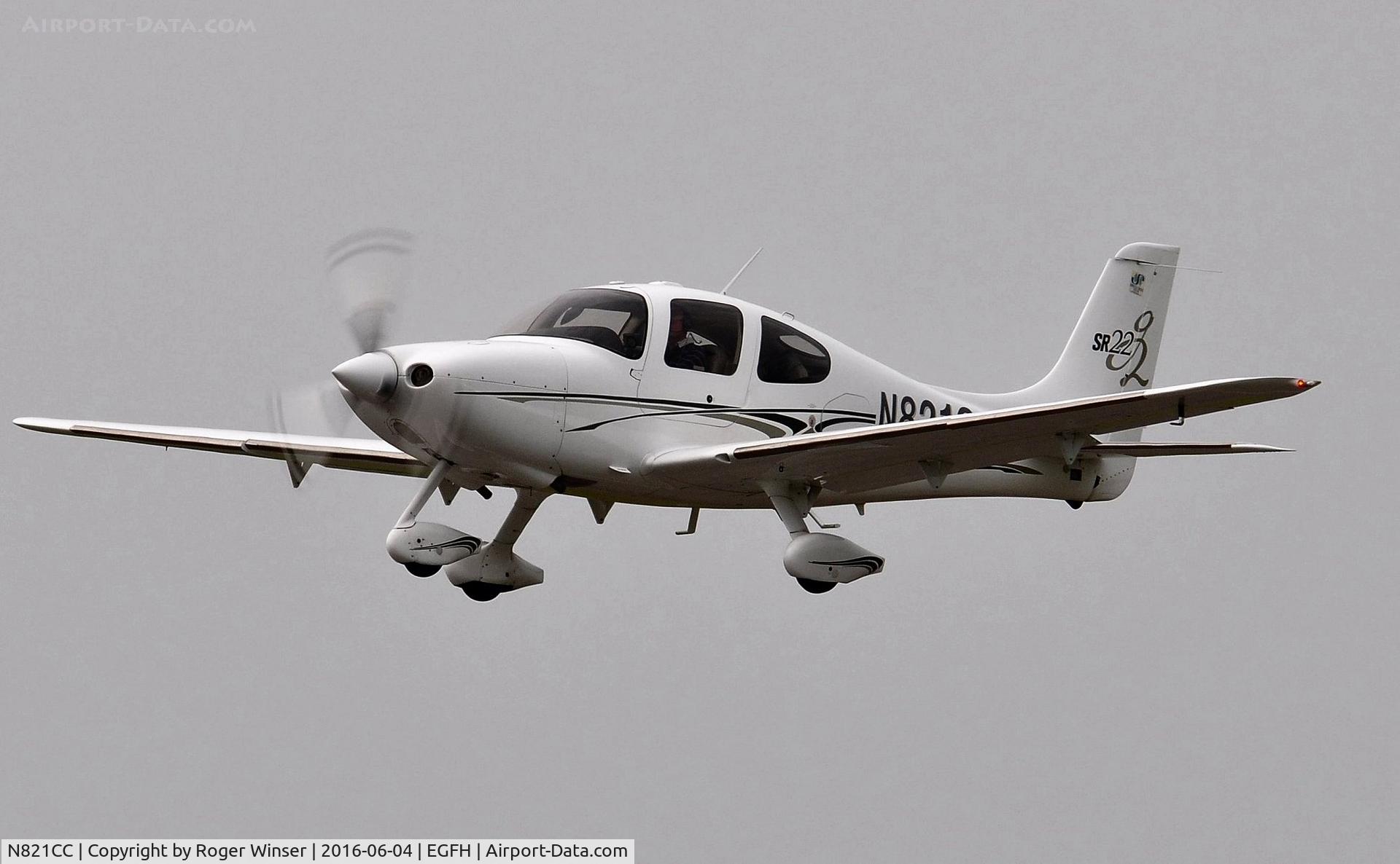 N821CC, 2005 Cirrus SR22 G2 C/N 1427, Visiting SR22 Generation 2 aircraft departing Runway 22.