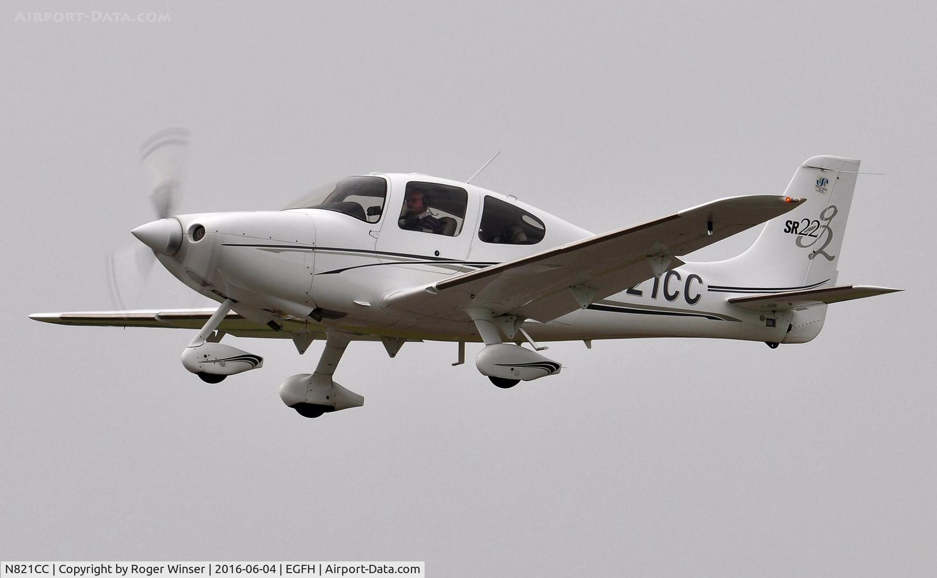 N821CC, 2005 Cirrus SR22 G2 C/N 1427, Visiting SR22 Generation 2 aircraft departing Runway 22.