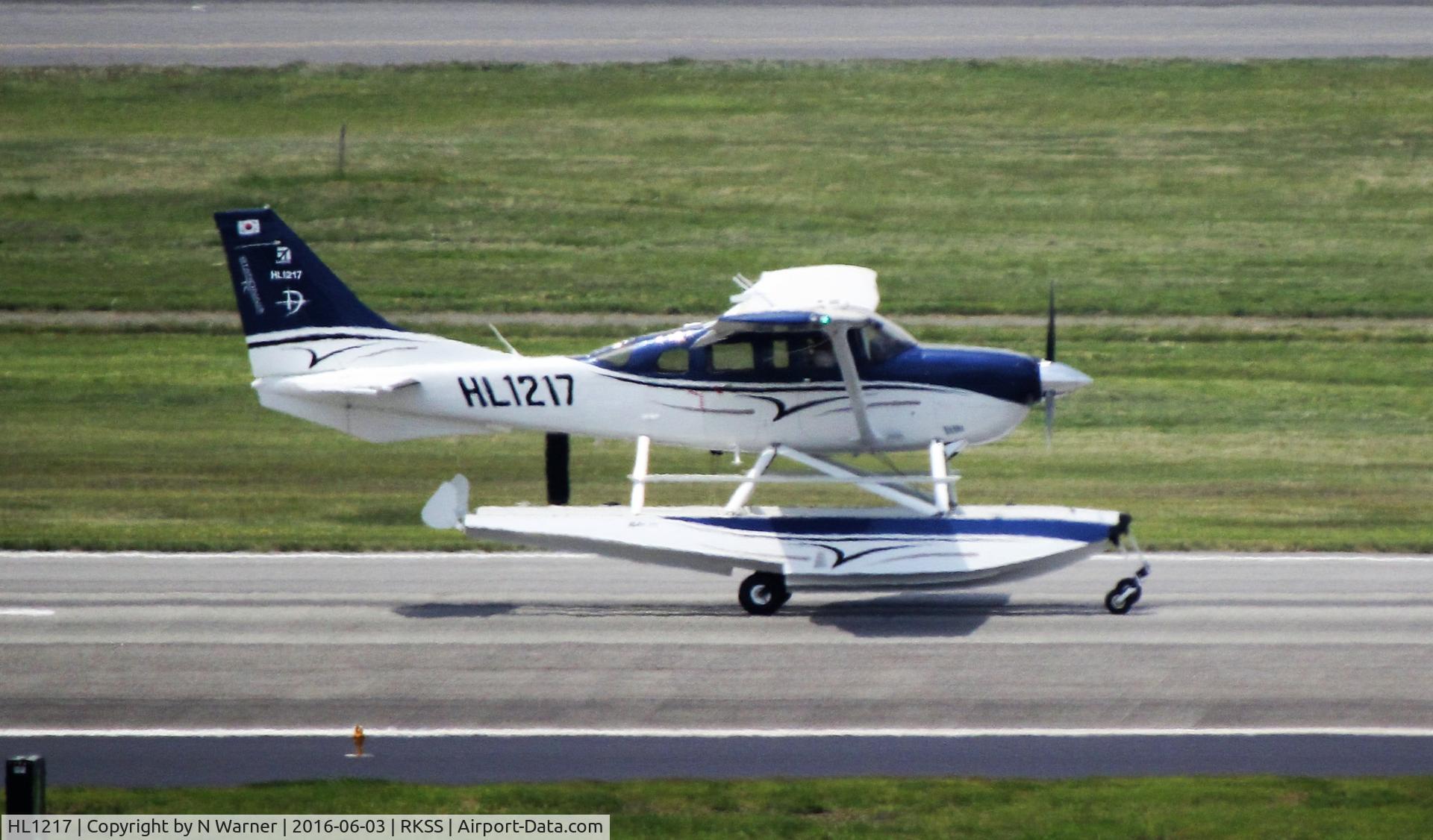 HL1217, 2013 Cessna T206H Turbo Stationair C/N T20609087, HL1217 Cessna 206 floatplane departing Seoul  Gimpo airport on 3rd June 2016