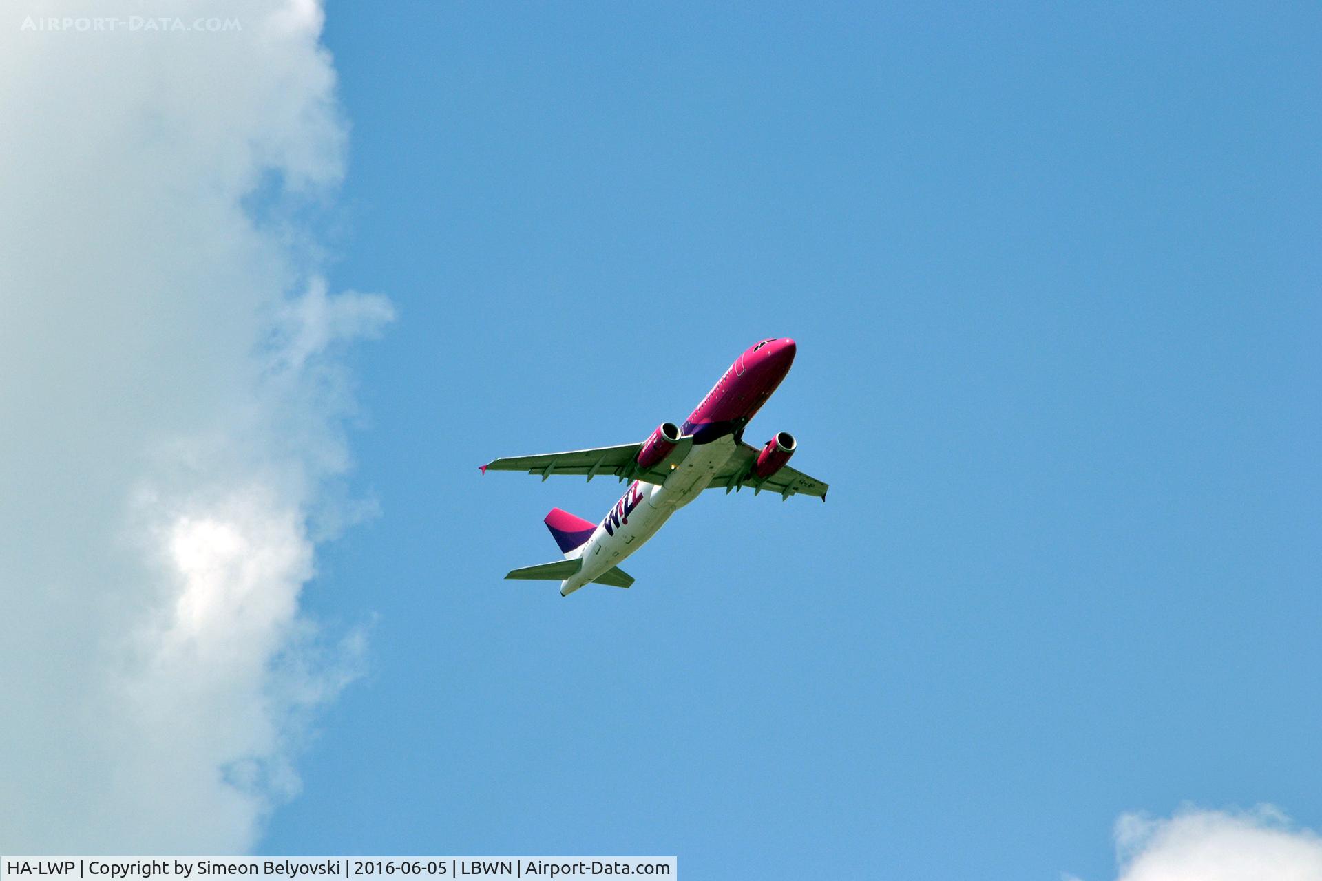HA-LWP, 2012 Airbus A320-232 C/N 5139, Taking off Varna to London Luton